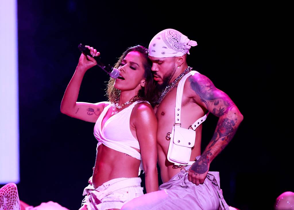 Grammy Latino homenageia Rita Lee e Gal Costa e não premia Anitta