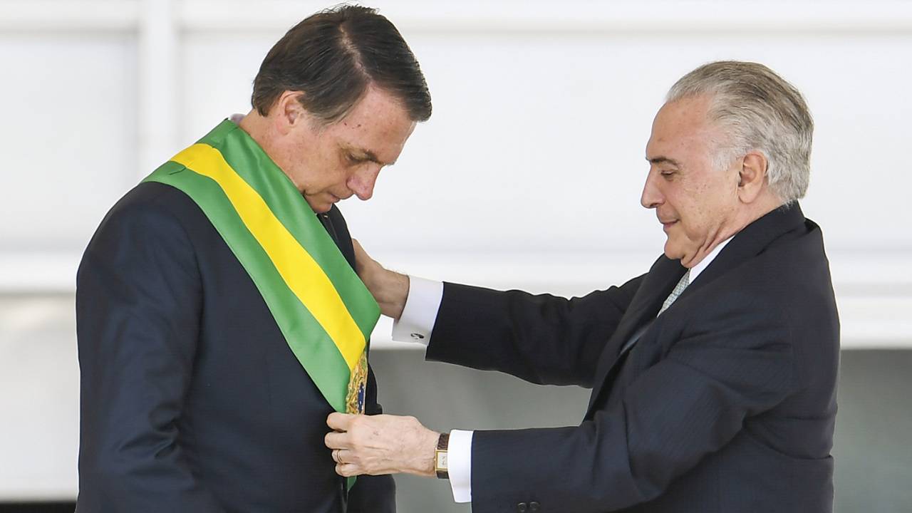 MAU PERDEDOR - Bolsonaro: ele recebeu a faixa presidencial de Michel Temer, mas já sinalizou que não vai entregá-la a Lula -