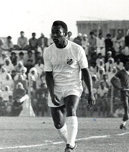 Pelé em ação jogando pelo Santos, no Catar -