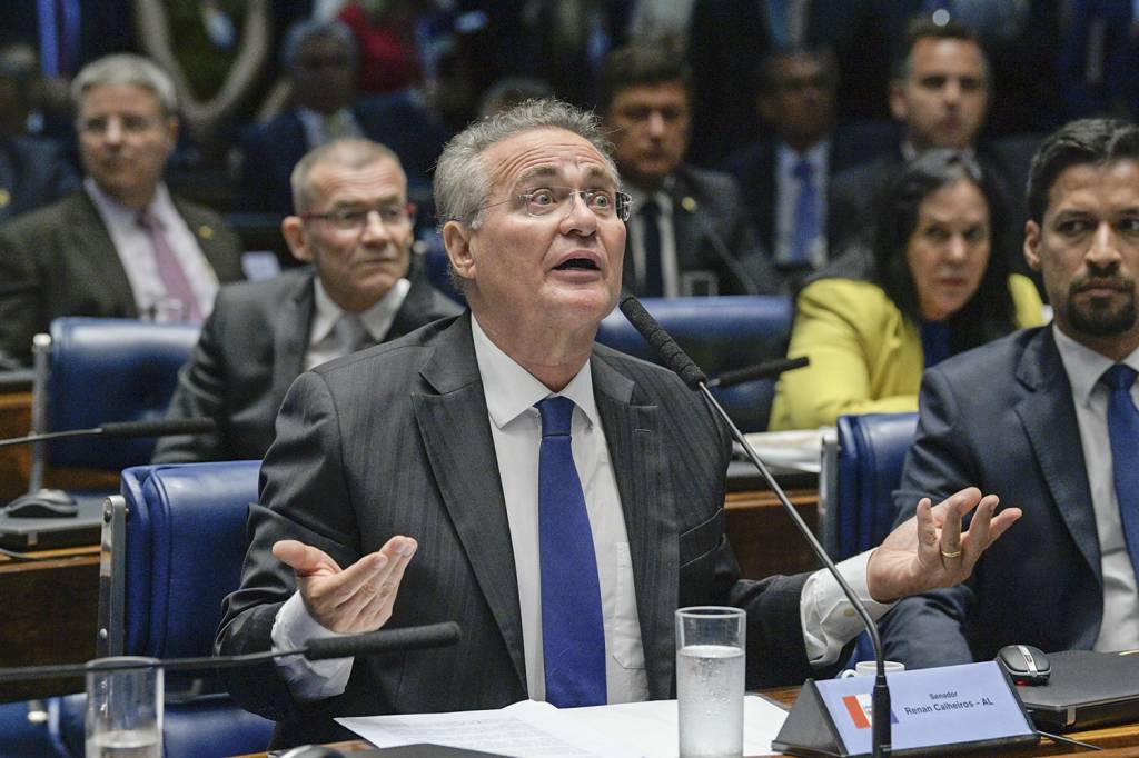 RENAN-CALHEIROS-2020-934.jpg CONTRAPONTO - Renan: o senador trabalha para dar sustentação a Lula sem precisar recorrer ao Centrão de Lira -