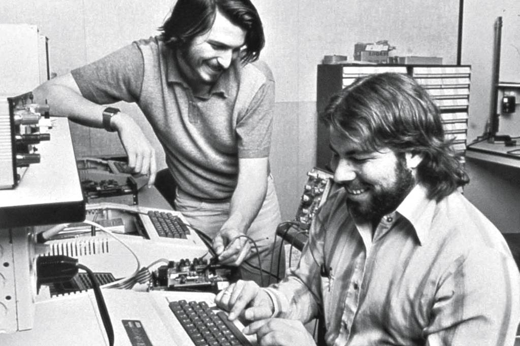 STEVE-JOBS-STEVE-WOZNIAK-1976.jpg INSPIRAÇÃO - Jobs (à esq.) e Wozniak, da Apple: empreendedores precoces -