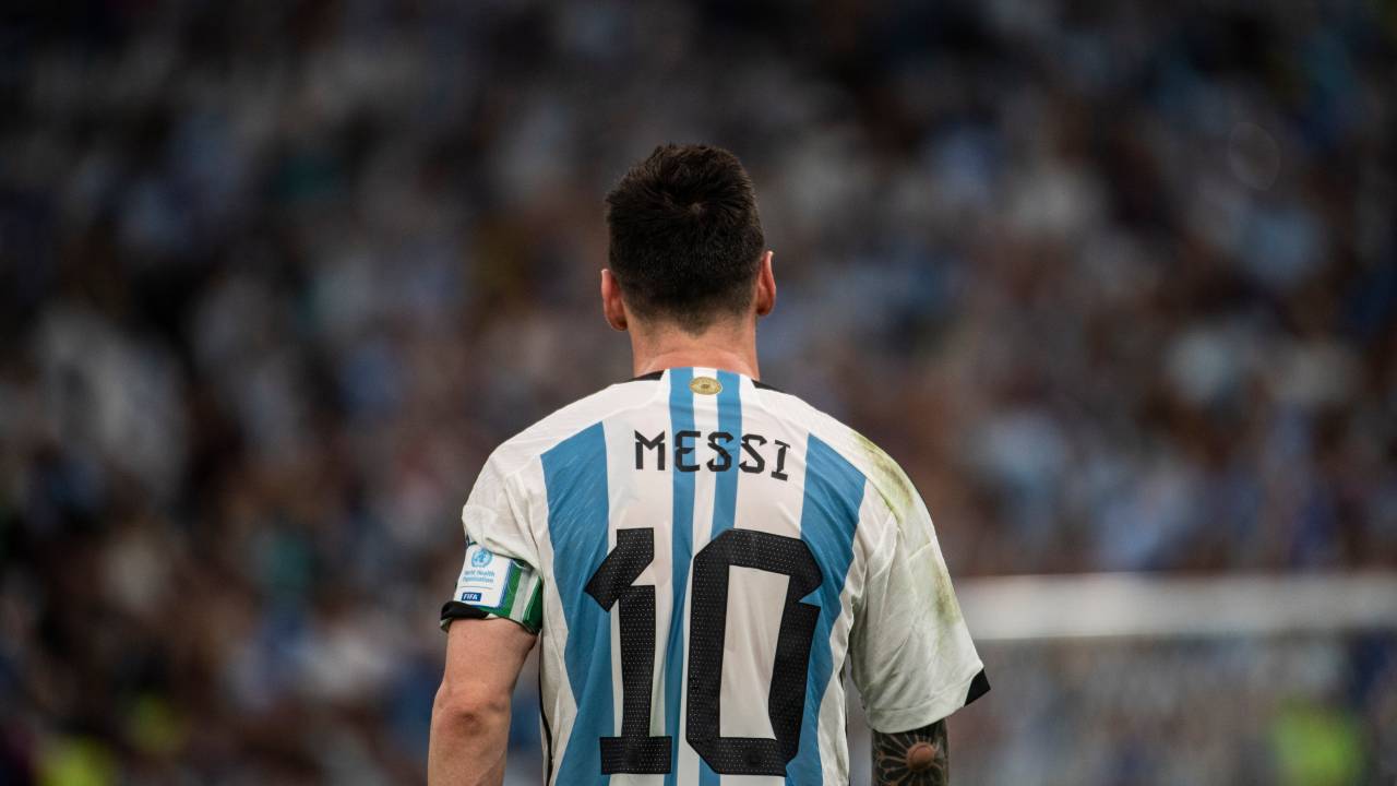 Camisa 10 também se igualou a Maradona em jogos de Copa -