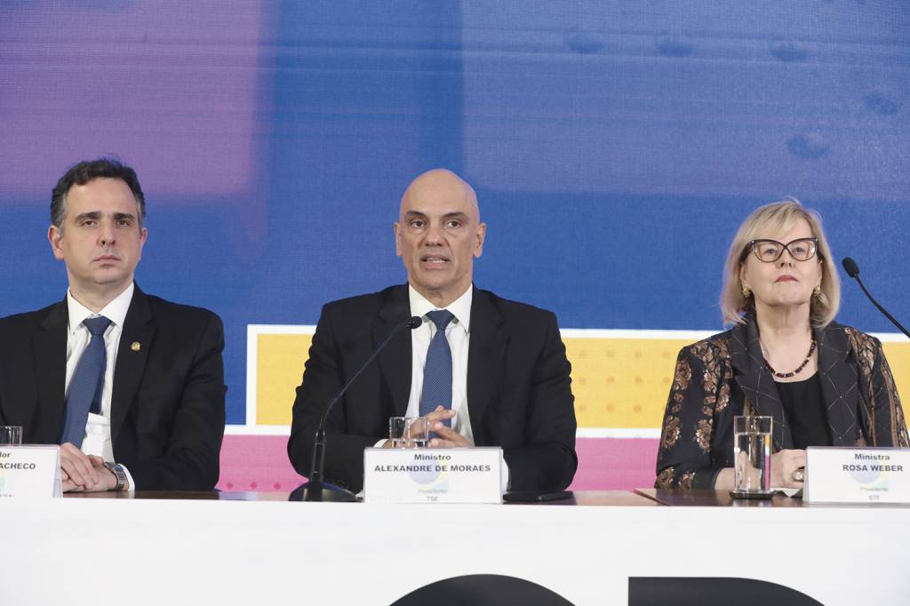 entrevista-coletiva-ministro-alexandre-de-moraes-20h50—30102022_52466304279_o.jpg RESPOSTA - Pacheco, Moraes e Rosa Weber: Legislativo e Judiciário unidos para enfrentar qualquer tentativa de ruptura -