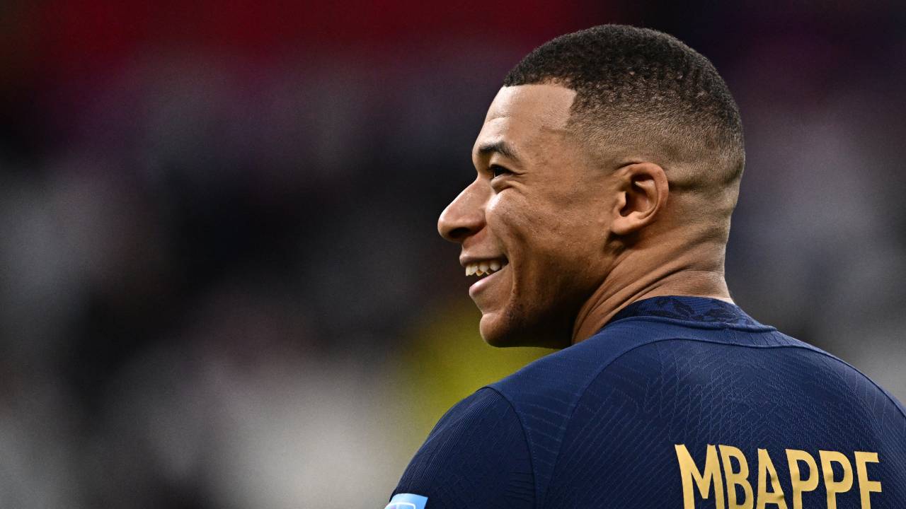 Artilheiro da Copa ao lado de Messi, Mbappé tenta reconduzir a França à final -