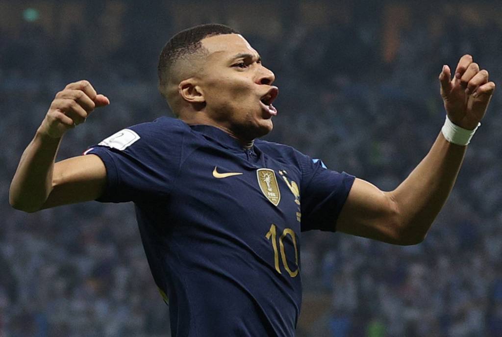 O exemplo de Mbappé ao futebol e à política brasileira