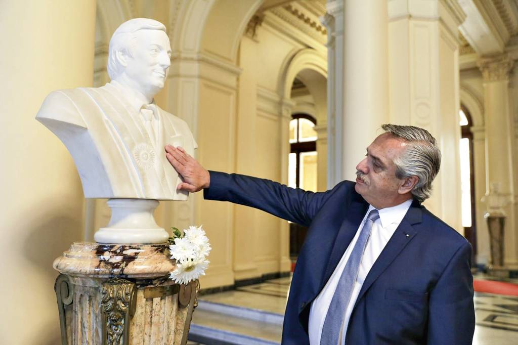 248641405_416909526552816_4506187263310236060_n_1.jpg RIVALIDADE - Fernández: desavenças entre ele e a vice travam o governo -