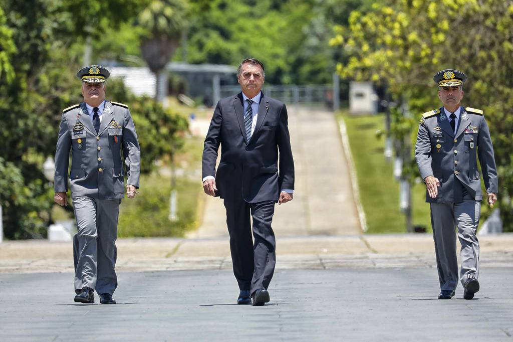 26112022-cerimnia-de-entrega-de-espadas-aos-aspirantes-a-oficial-da-turma-bicentenrio-da-independncia-do-brasil_52525287708_o.jpg EXCELENTE SINAL - Bolsonaro: a transição na área militar envolve ex-auxiliares do presidente -