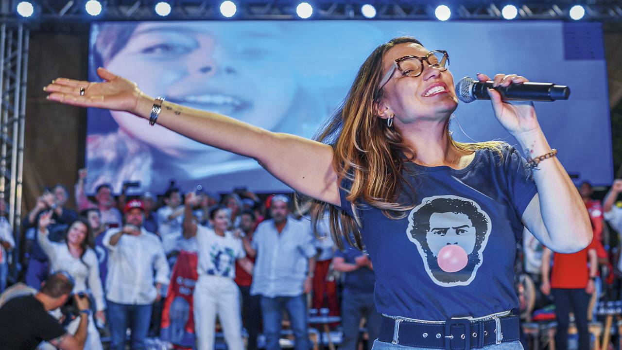 NOVA VOZ - Janja em ato de campanha em MG: a futura primeira-dama ensaia protagonismo no terceiro mandato de Lula -