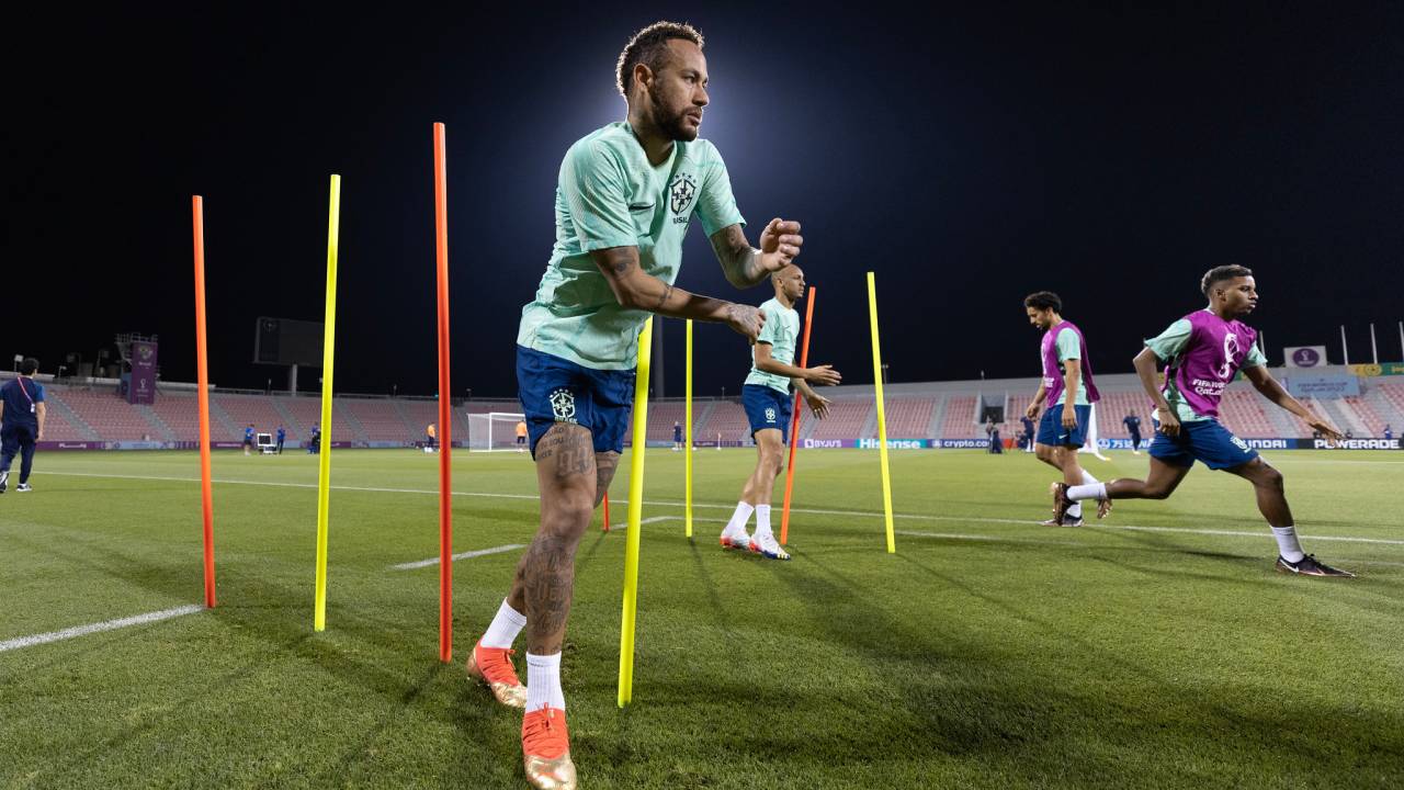 Neymar está recuperado após entorse no tornozelo -