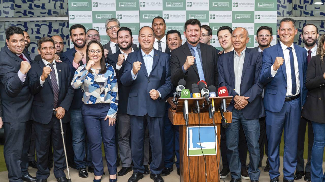 A UNIÃO FAZ A FORÇA - Políticos do PSC e do Podemos: reprovado pelas urnas, o primeiro decidiu ser incorporado pelo segundo -