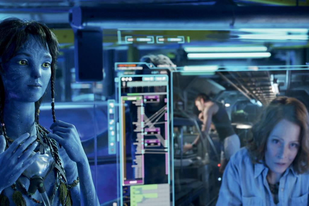 FILME-AVATAR 2 O CAMINHO DA AGUA 2022 014.jpg RETORNO INESPERADO - Graças à tecnologia (e à amizade com Cameron), a atriz Sigourney Weaver, aos 73 anos, volta ao elenco como Kiri, adolescente de 15. A personagem tem conexão com o avatar da cientista Grace, vivida pela atriz no longa anterior — que morreu de forma trágica na trama -