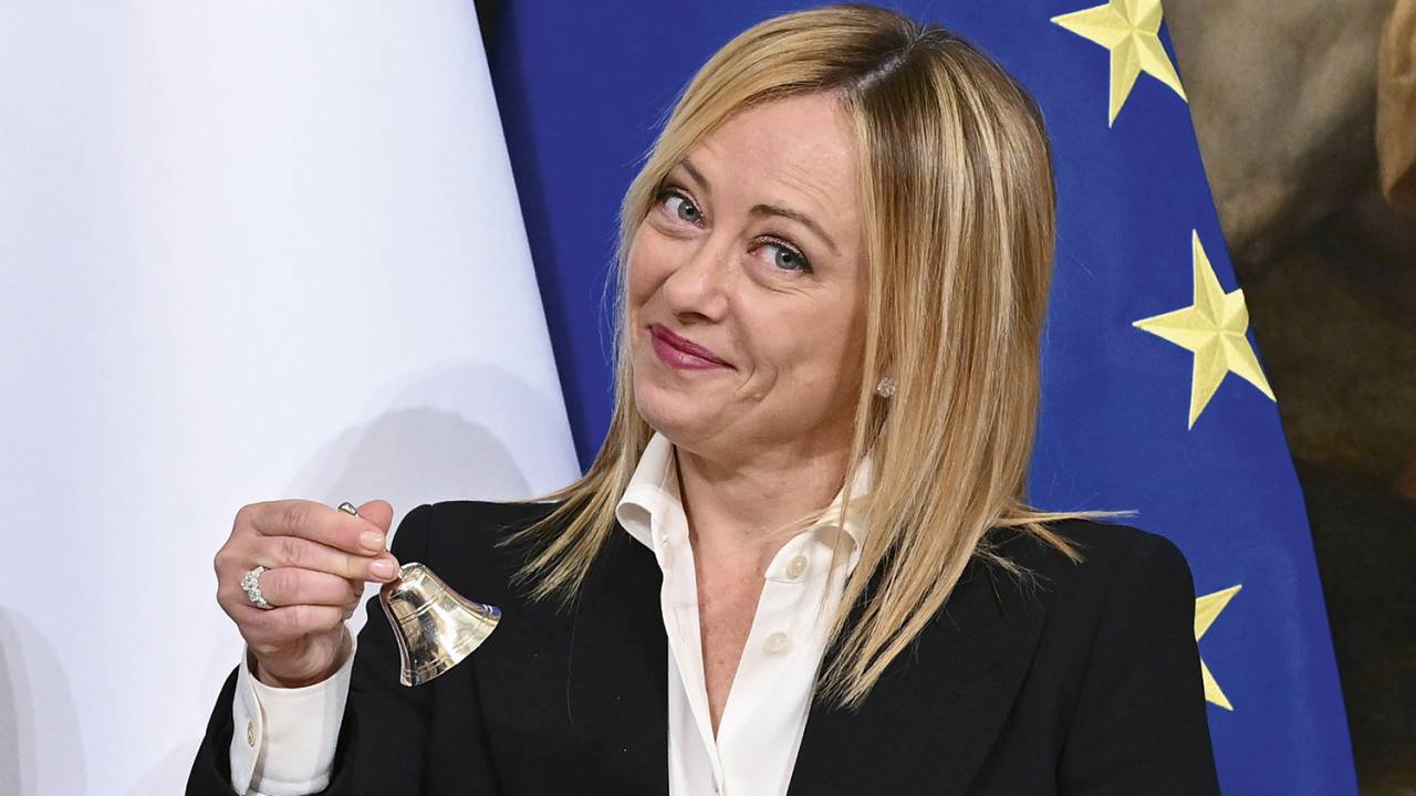 SAINDO DA SOMBRA - Meloni assume o poder na Itália: nascida e criada na trincheira dos herdeiros do neofascismo -