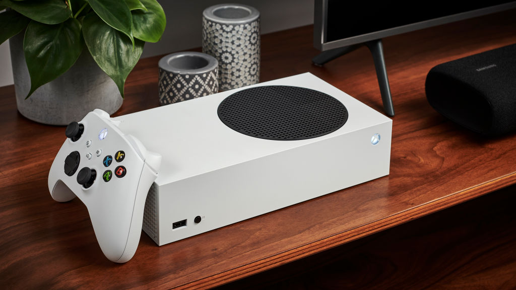O console Xbox Series S, contemplado no pacote -