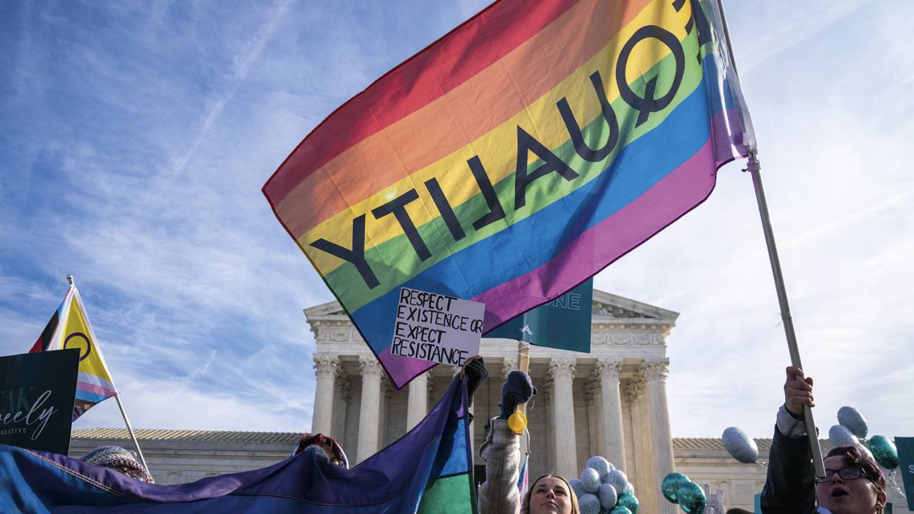 PERIGO - Manifestação em Washington: a Suprema Corte deve aceitar discriminação em nome da liberdade de expressão -
