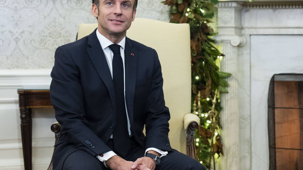 WASHINGTON, DC - DECEMBER 01: U.S. President Joe Biden and French President Emmanuel Macron meet in the Oval Office at the White House on December 01, 2022 in Washington, DC. President Biden is hosting Macron for the first official state visit of the Biden administration. (Photo by Doug Mills-Pool/Getty Images)