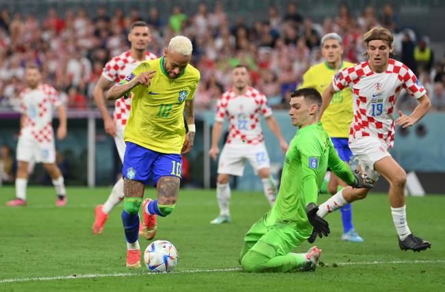 AL RAYYAN, QATAR - DECEMBER 09: Neymar of Brazil during the FIFA World Cup Qatar 2022 quarter final match between Croatia and Brazil at Education City Stadium on December 09, 2022 in Al Rayyan, Qatar. (Photo by Justin Setterfield/Getty Images)