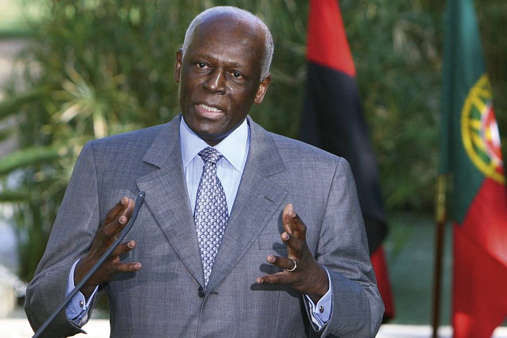 JOSE-EDUARDO-SANTOS-ANGOLA.jpg EM FAMÍLIA - Santos: em quatro décadas, enriquecimento próprio e dos filhos -