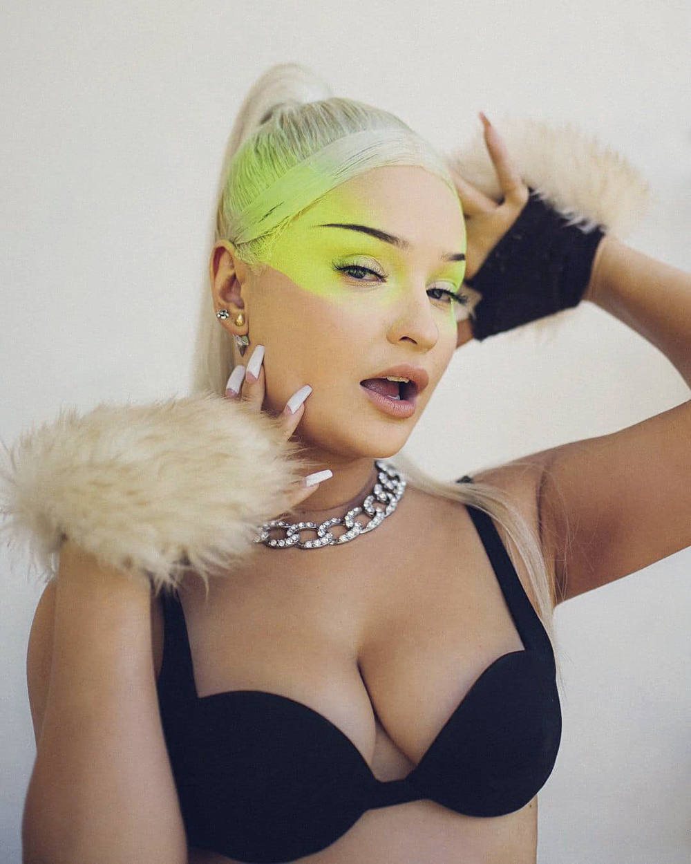 KIM-PETRAS-2022-FACEBOOK-2022-4-b.jpg2 POP FEMININO - Kim Petras: sensualidade, dança e aposta em letras picantes -