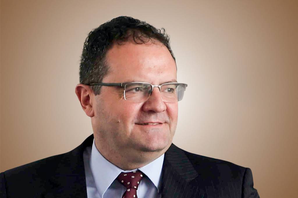 Integrante do governo de transição, o ex-ministro da Fazenda Nelson Barbosa, fala à imprensa, após encontro com o ministro da Economia Paulo Guedes. NELSON BARBOSA -