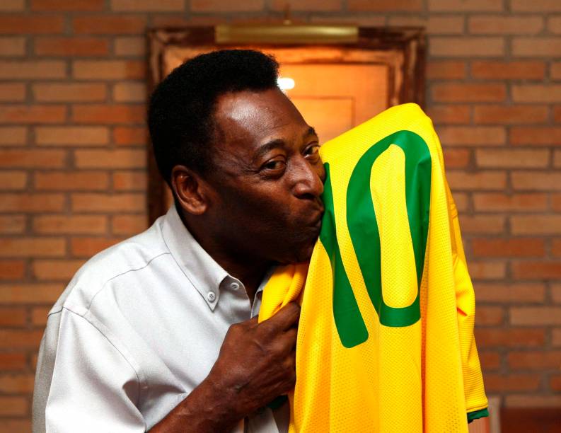 Pelé com a camisa da seleção brasileira -