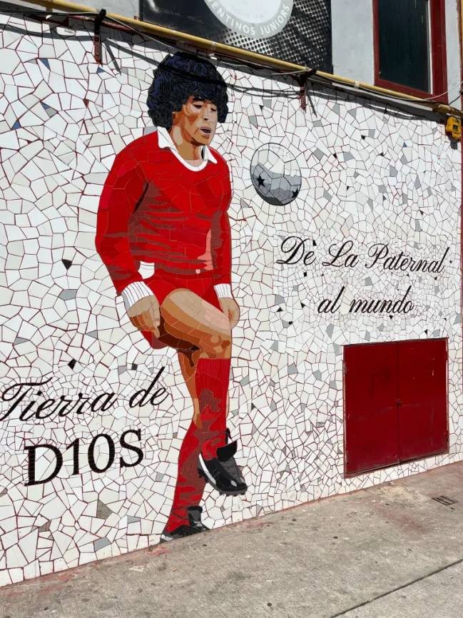 Maradona, nas paredes do estádio do Argentinos Juniors Maradona, nas paredes do estádio do Argentinos Juniors
