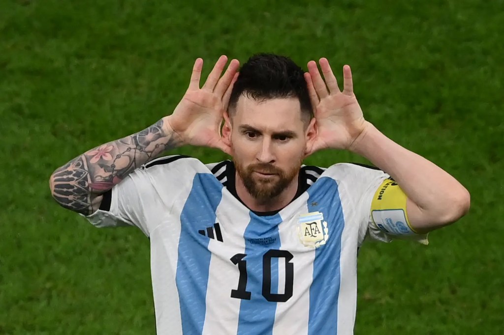 ‘¿Qué mirás, bobo?’ Messi encarna de vez sua versão mais ‘maradoniana’