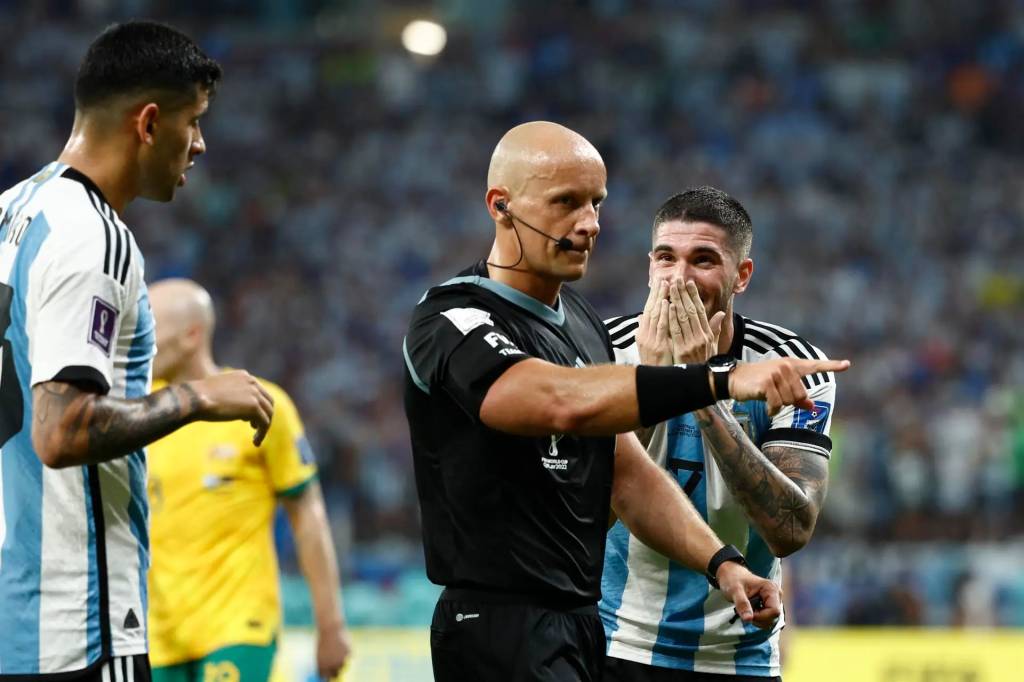 Quem é Szymon Marciniak, o árbitro que apitará a final da Copa