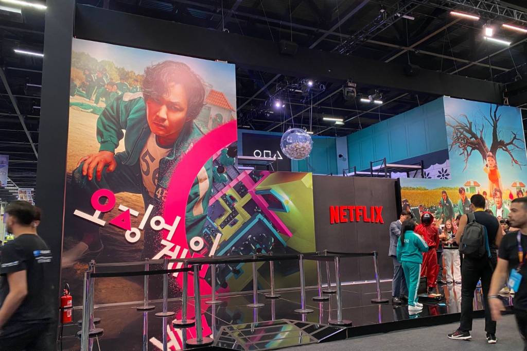veja-foto-kelly-miyashiro-ccxp-netflix Estande da Netflix na CCXP 2022