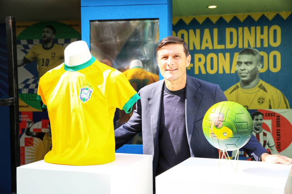 Conmebol faz homenagem a Pelé — mas só ídolos argentinos comparecem