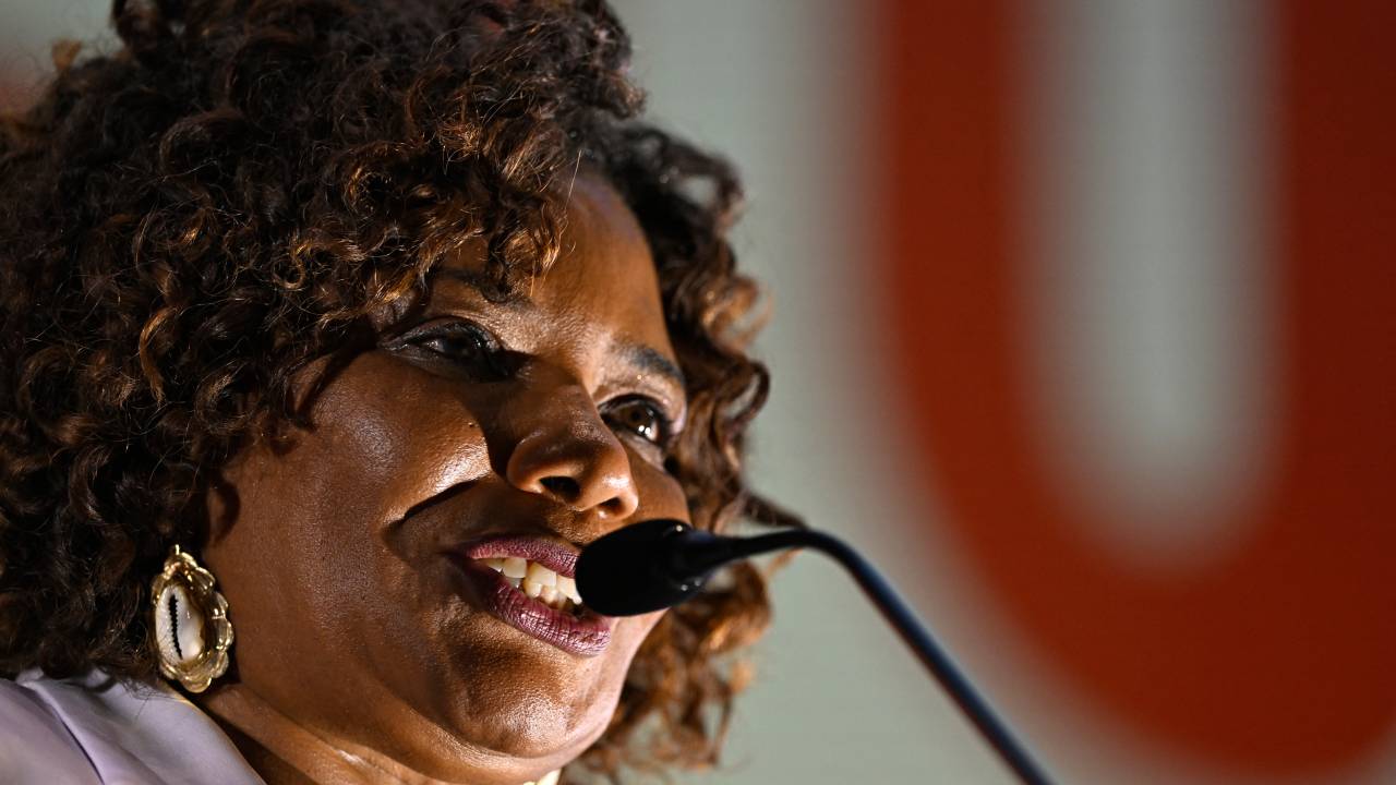 Brazilian new Culture Minister Margareth Menezes delivers a speech during her swearing-in ceremony at the Republic Museum in Brasilia, on January 2, 2023. - Menezes took office as Culture minister for the new administration of Brazil's President Luiz Inacio Lula da Silva. (Photo by Mauro PIMENTEL / AFP)