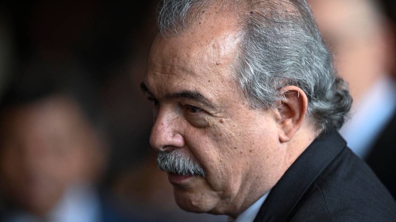 Aloizio Mercadante, nominated as President of the National Economic and Social Development Bank (BNDES) by Brazil's President Luiz Inacio Lula da Silva, attends the swearing-in ceremony of Brazilian new Justice Minister Flavio Dino at the Justice Palace in Brasilia on January 2, 2023. (Photo by MAURO PIMENTEL / AFP)