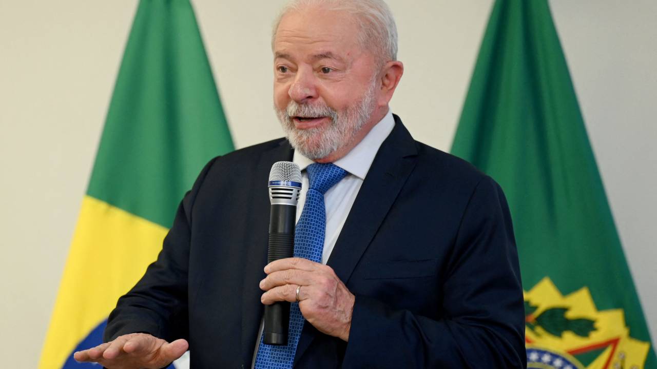 Brazil's President Luiz Inacio Lula da Silva speaks during a meeting with parliamentarians at Planalto Palace in Brasilia on January 11, 2023. - Parliamentarians brought Lula da Silva a document approving the decree of federal intervention issued by the federal government after Sunday's confrontations in Brasilia, when a far-right mob of supporters of former president Jair Bolsonaro stormed the federal powers buildings unleashing chaos on the capital. (Photo by EVARISTO SA / AFP)