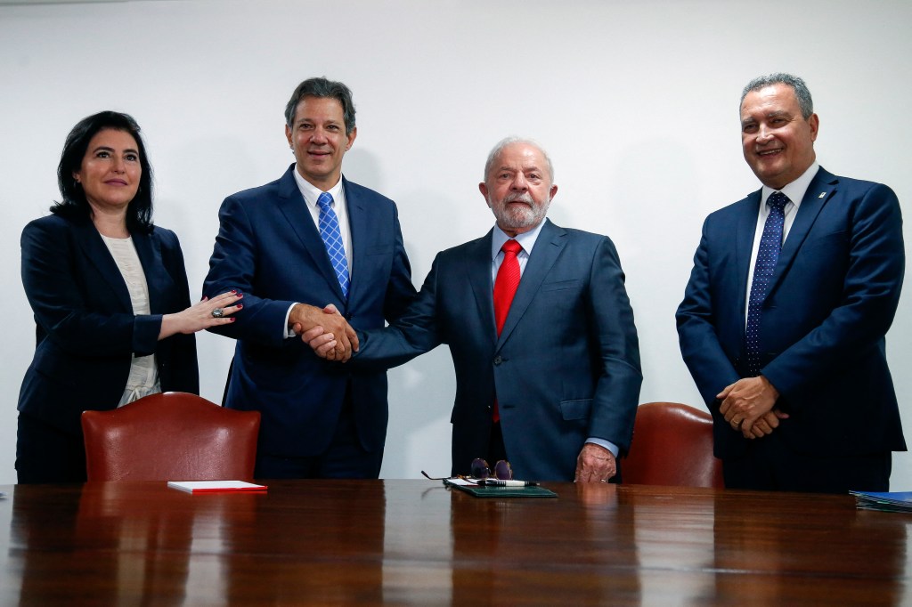 (L to R) Planning Minister Simone Tebet , Finance Minister Fernando Haddad, Brazil's President Lula da Silva, and Chief of Staff Rui Costa pose for a picture during the signing of new economic measures at the Planalto Palace in Brasilia on January 12, 2023. (Photo by Sergio Lima / AFP)