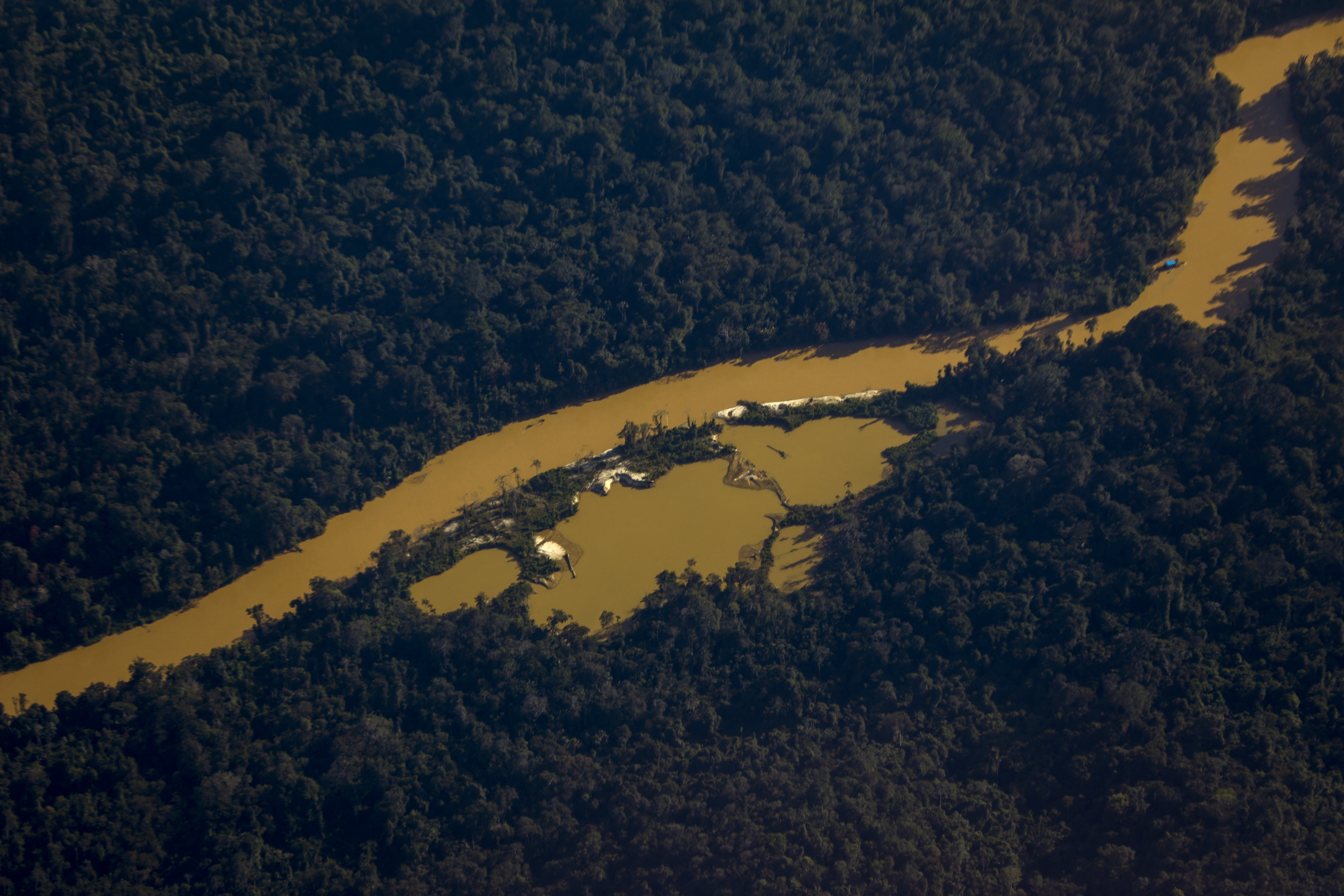 Ministério Público exige R$ 1,7 bilhão de empresários por garimpo ilegal em terra Yanomami