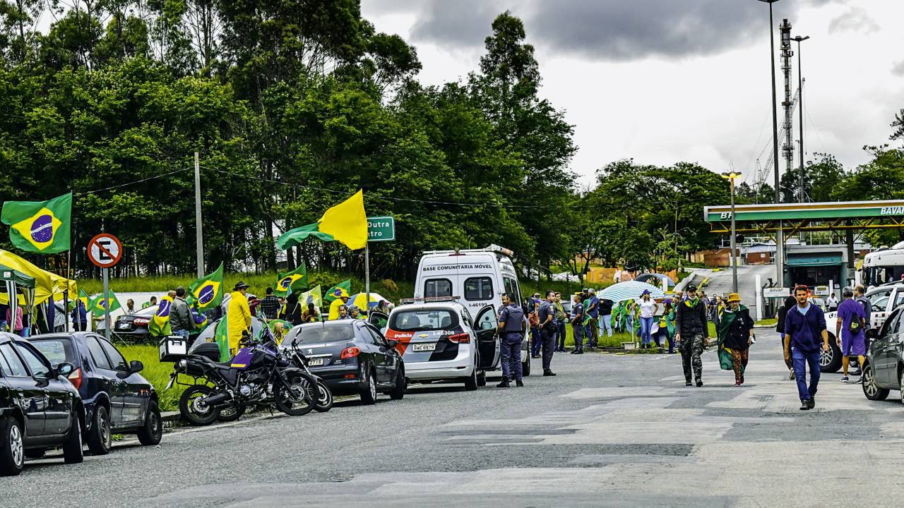 AMEAÇA - Golpistas na refinaria em São José dos Campos (SP): plano de parar o país -