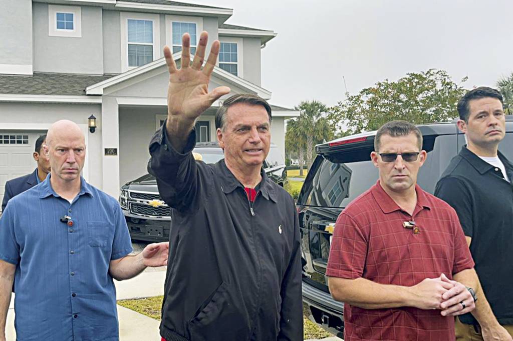 Bolsonaro: ‘Nunca saí fora das quatro linhas, muitos me criticam por isso’