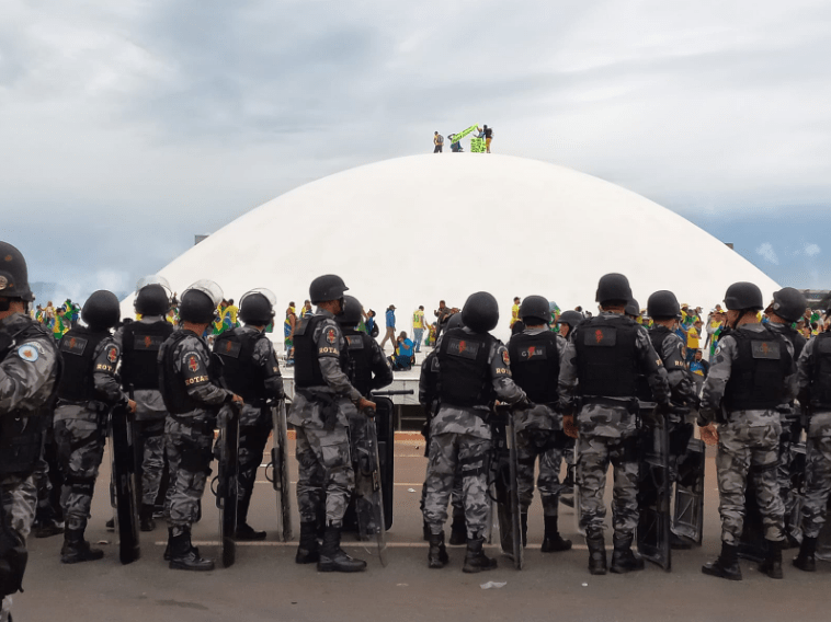 Polícia do DF investiga desvios de condutas de agentes nos atos do dia 8