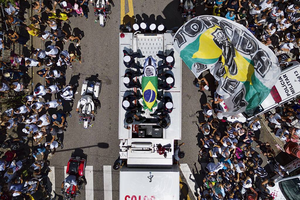 Obrigado, Pelé: a bela despedida ao rei em Santos