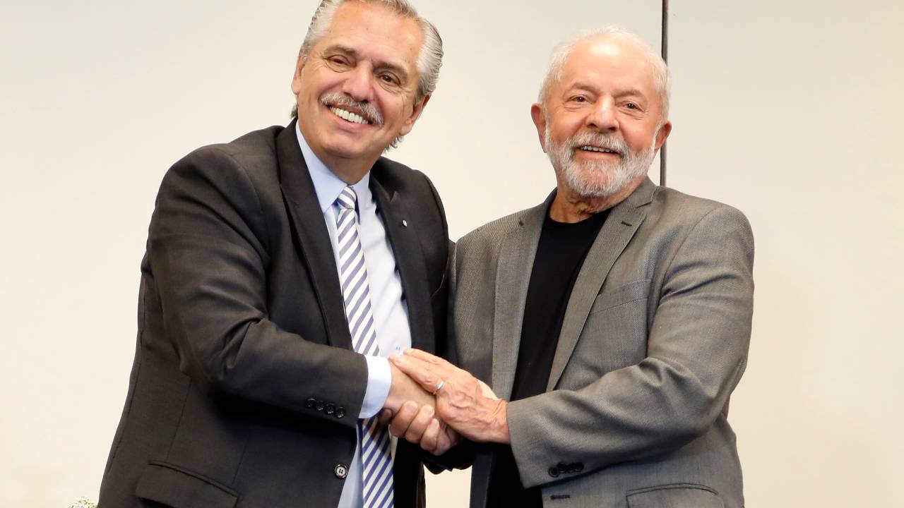Presidente argentino Alberto Fernández se encontra com Luiz Inácio Lula da Silva em 31 de outubro de 2022
