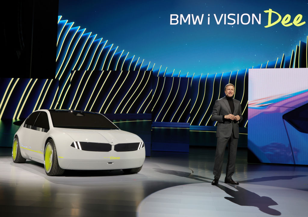 CES 2023: BMW apresenta protótipo de carro falante e camaleão