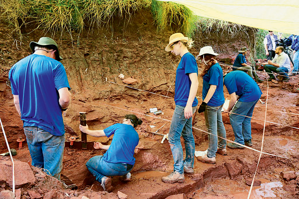 SITIO ARQUEOLOGICO-CRUZEIRO DO OESTE-PARANA-1.jpg EM CAMPO - Paleontólogos em Cruzeiro do Oeste: reconhecimento internacional -