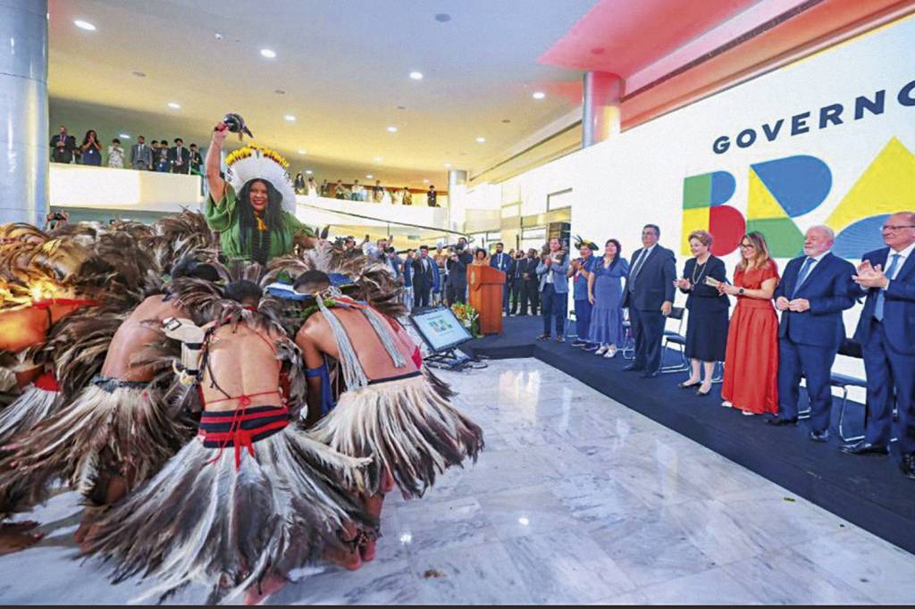 SONIA-GUAJAJARA.jpeg RITUAL SEM FIM - Posse de Sônia Guajajara: eventos do tipo se repetiram por duas semanas -