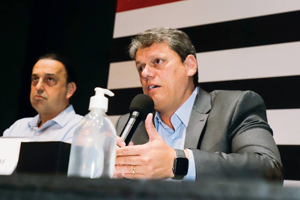 Pressionado, Tarcísio dobra a aposta e mantém plano de privatizações