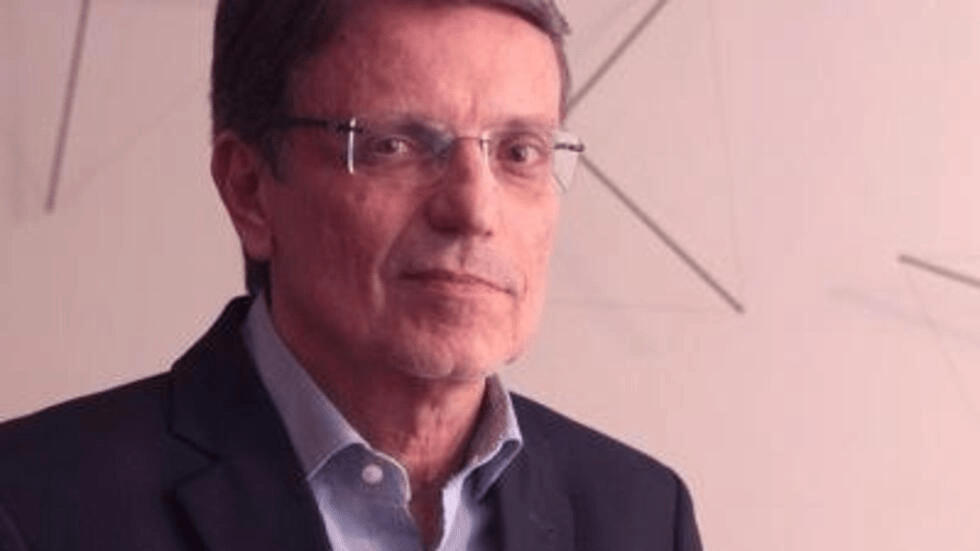 Mesmo demitido, ex-presidente da EBC vai receber salários por seis meses