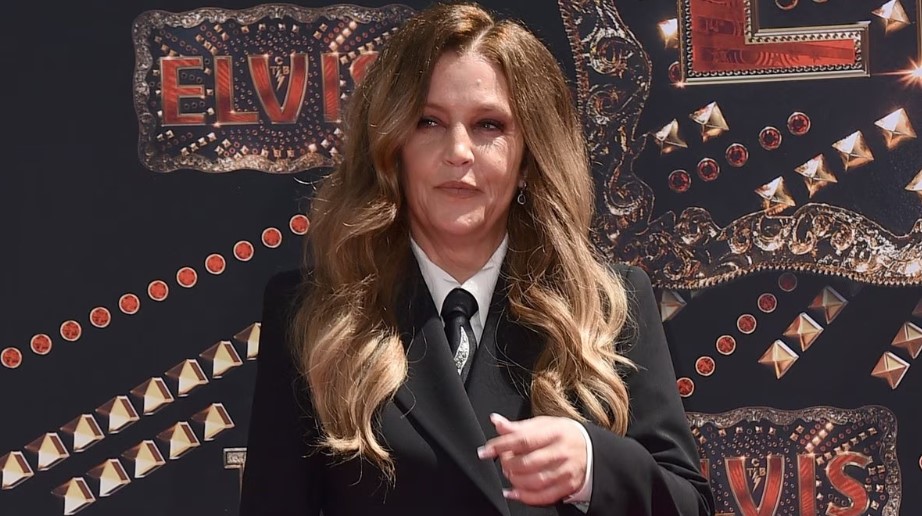 As revelações de Lisa Marie Presley em biografia a ser lançada no Brasil