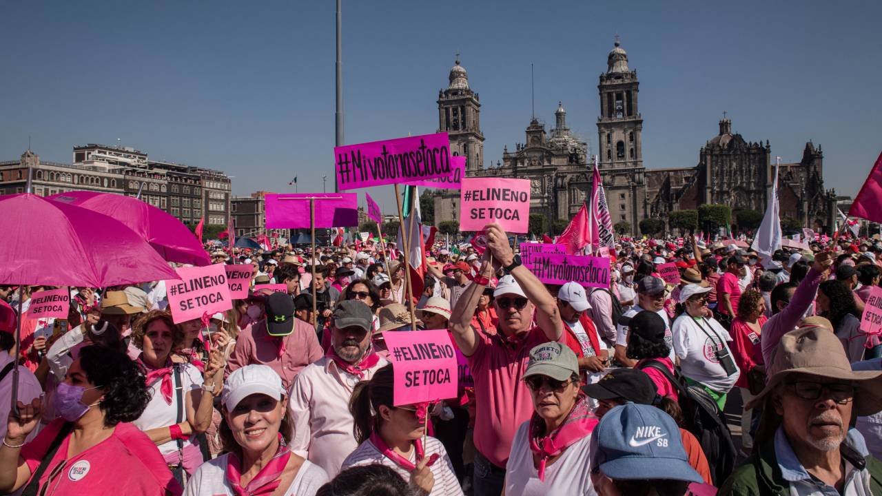 Thousands of opposition protesters demonstrate against electoral reforms of the leftist ruling party involving the electoral system, at Zocalo square in Mexico City on February 26, 2023. - Opposition groups called for demonstrations in various cities in Mexico to reject a controversial electoral reform championed by President Andres Manuel Lopez Obrador that critics see as an attack on democracy ahead of key elections next year. The proposal aims to reduce the size and budget of the independent agency that organizes elections, the National Electoral Institute (INE). (Photo by Nicolas ASFOURI / AFP)