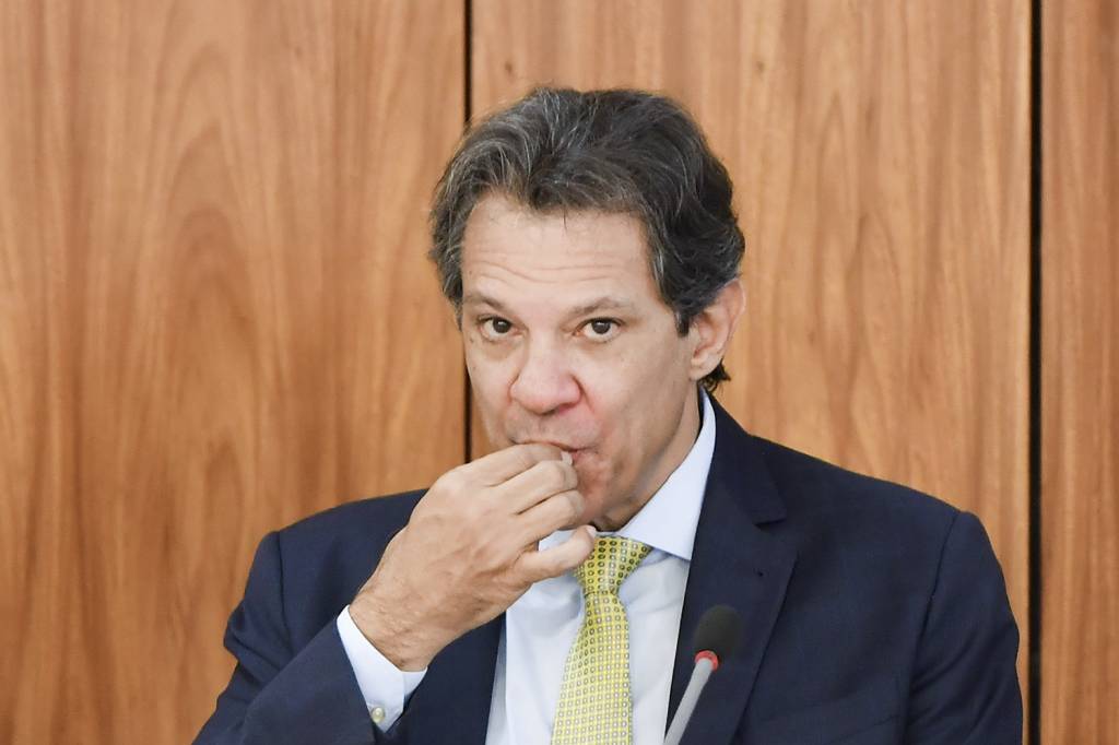 2331415_fotoarena.jpg MAL-ESTAR - Fernando Haddad: desconforto evidente com discussão promovida pelo rival a respeito da nova âncora fiscal -
