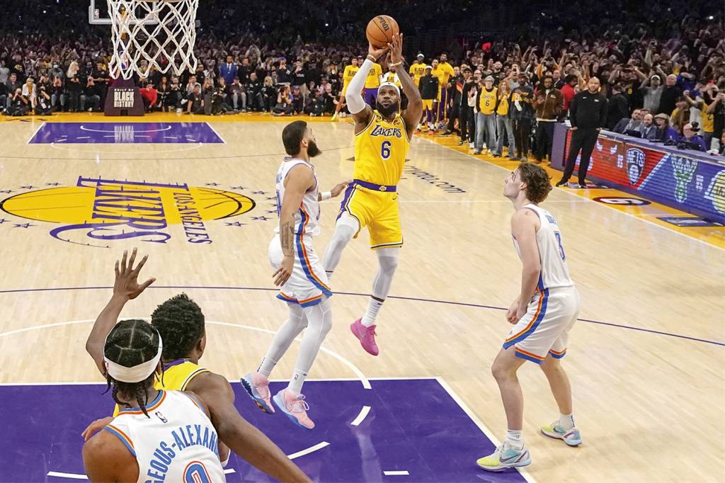 Lebron fala em aposentadoria, mas se diz melhor que 90% da NBA