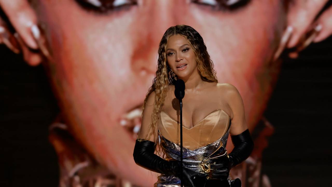 A cantora Beyoncé bateu o recorde e se tornou a maior vencedora do Grammy da história -