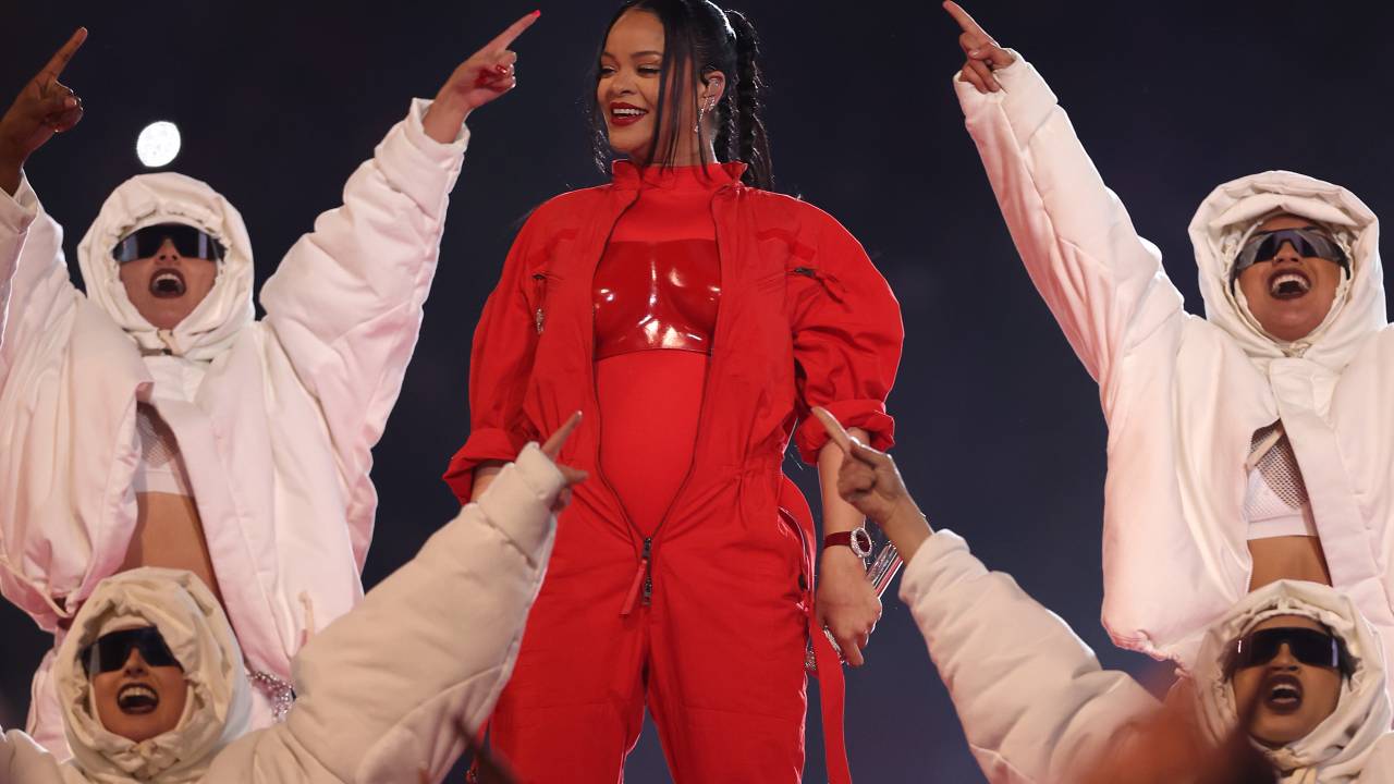 A cantora Rihanna durante o show do intervalo do Super Bowl, em 12/02/2023